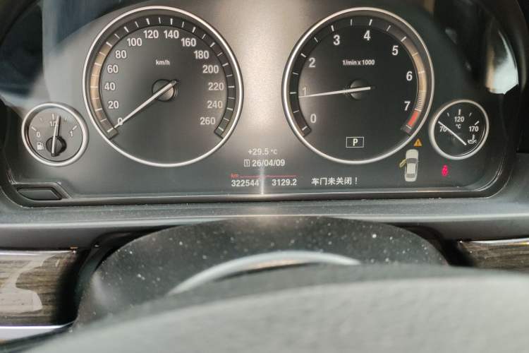 Used BMW 5 Series 2014 525Li Luxury Design Package Odometer Close Up