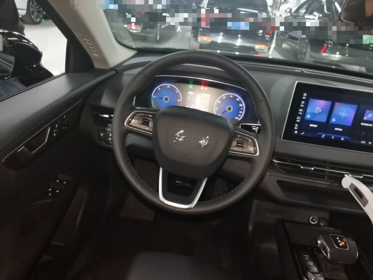 Hongqi E-QM5 2023 Base Travel Edition — снимка 13