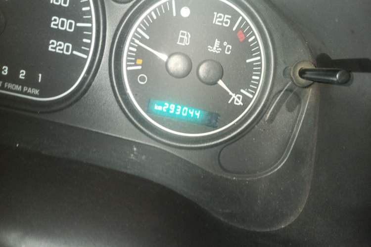 Used Buick GL8 2005 2.5L CT1 Comfort Model Odometer Close Up