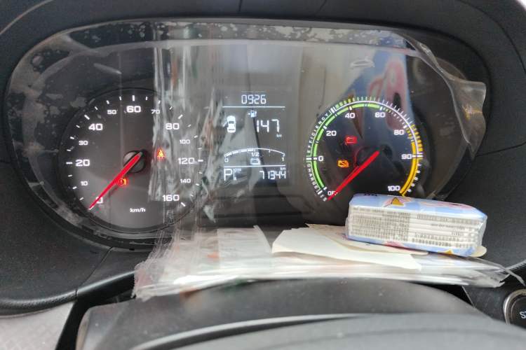 Used Roewe Clever 2022 311km QiQi BoBo Edition Odometer Close Up