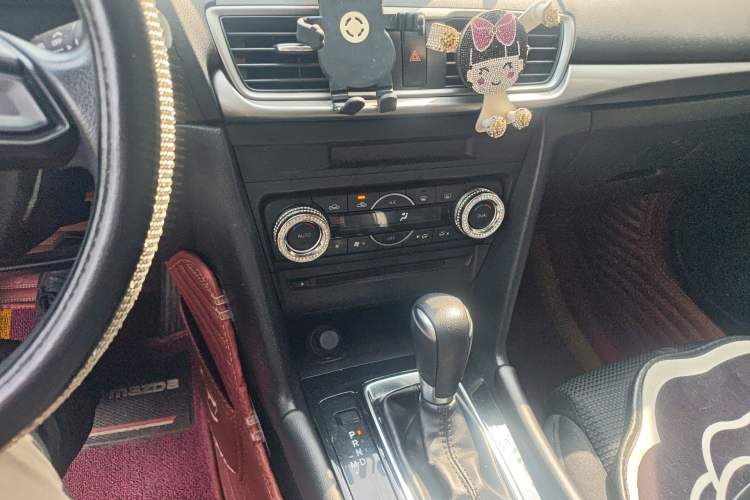 Used Mazda 3 Axela 2017 Sedan 1.5L Automatic Luxury Model Emission Standard China V Audio And AC Panel