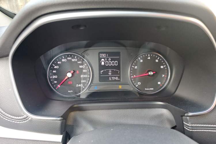 Used Roewe RX5 2016 Revised Version 20T Two-Wheel Drive Manual Transmission Luxury Edition
