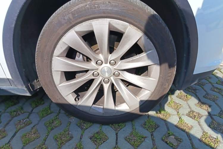 Used Tesla Model X 2017 X 100D Long Range Edition Right Front Wheel Hub