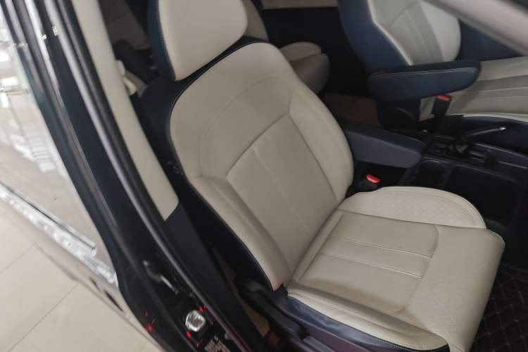 Used FORTHING Lingzhi PLUS 2024 1.5T Manual Luxury 7-Seater
