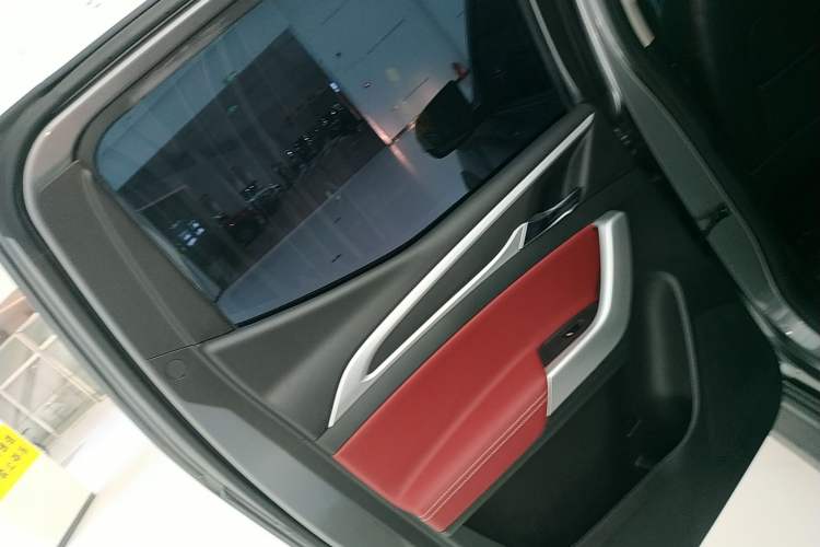 Used SAIC MAXUS Xingji 2023 Starry L 2.0T Diesel Manual 4x4 Elite Edition Long Bed