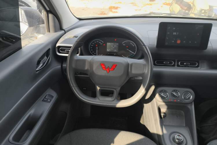 Used Wuling Hongguang New Energy 2024 All-Electric Model 300KM Standard Version
