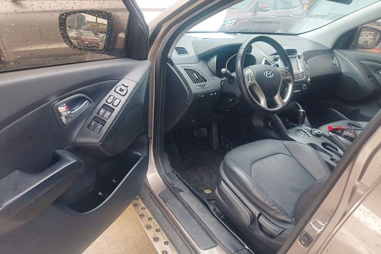 Used Hyundai ix35 2013 2.0L Automatic Two-Wheel Drive Smart GLS China IV Standard