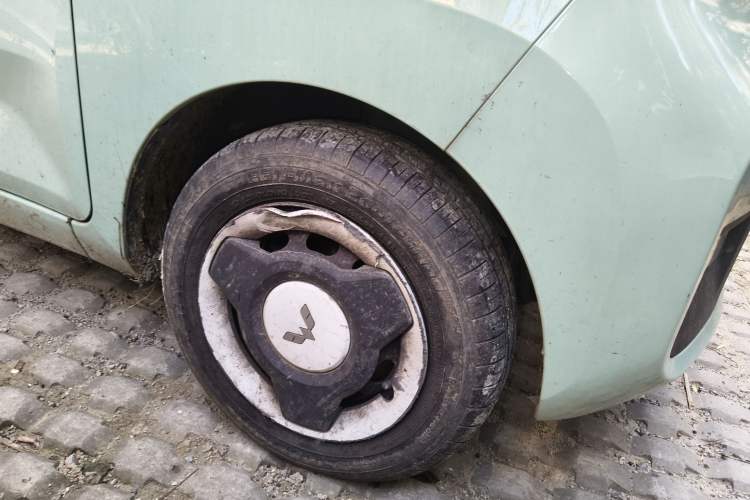 Used Wuling Hongguang MINIEV 2020 Enjoy Edition Lithium-Ion Battery Right Front Wheel Hub