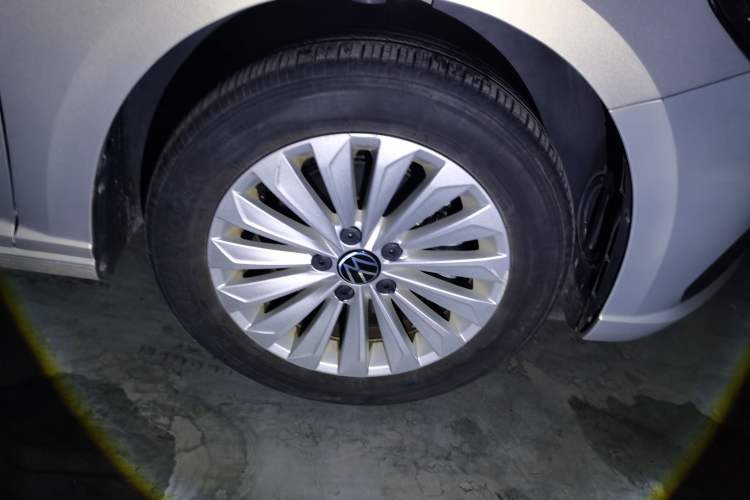 Used Volkswagen Lavida 2021 280TSI DSG Comfort Edition Right Front Wheel Hub