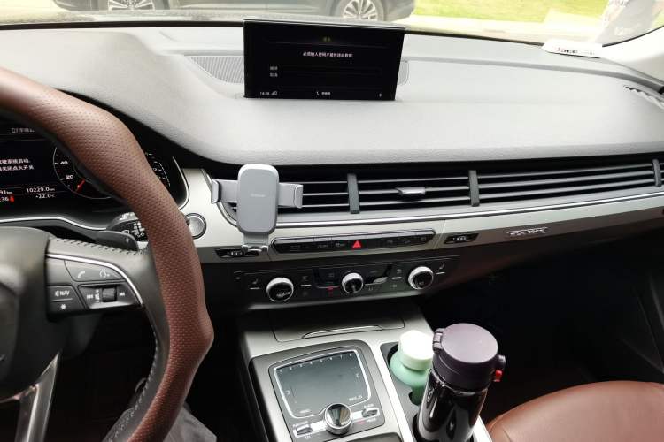 Used Audi Q7 2018 45 TFSI Technology Edition Audio And AC Panel