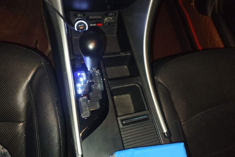 Used Hyundai Sonata 2013 2.0L Automatic Luxury Edition Gear Lever