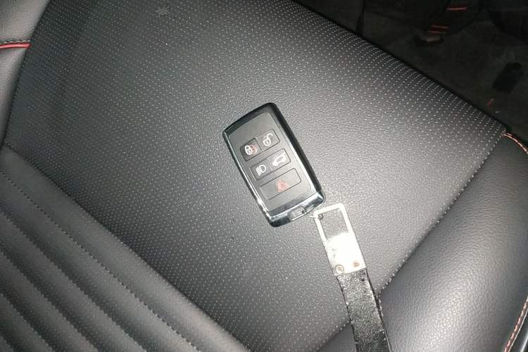 Used Land Rover Discovery Sport 2022 249 PS R-Dynamic S Performance Edition 5 Seats Interior 1