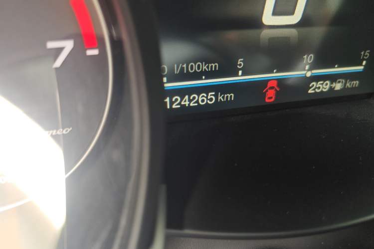 Used Alfa Romeo Stelvio 2017 2.0T 280HP Luxury Edition Odometer Close Up