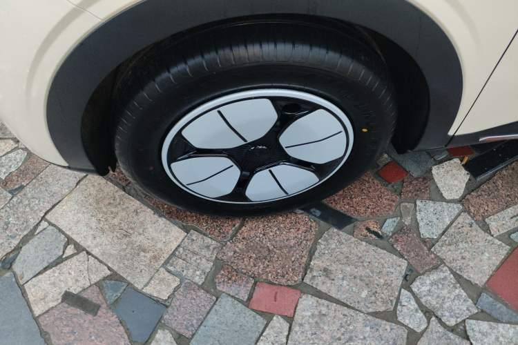 Used Geely Galaxy Geome 2025 310km Youth Edition Left Front Wheel Hub