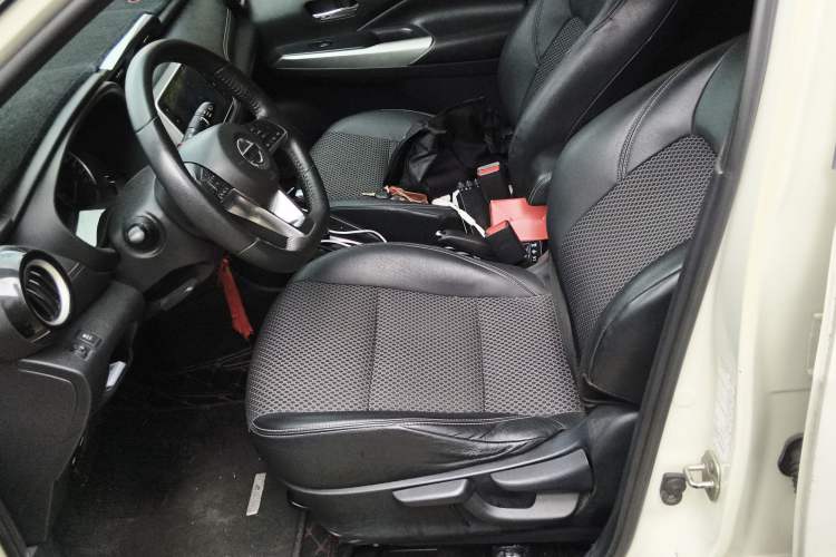 Used Nissan Kicks 2018 1.5L CVT Smart Connect Luxury Edition
