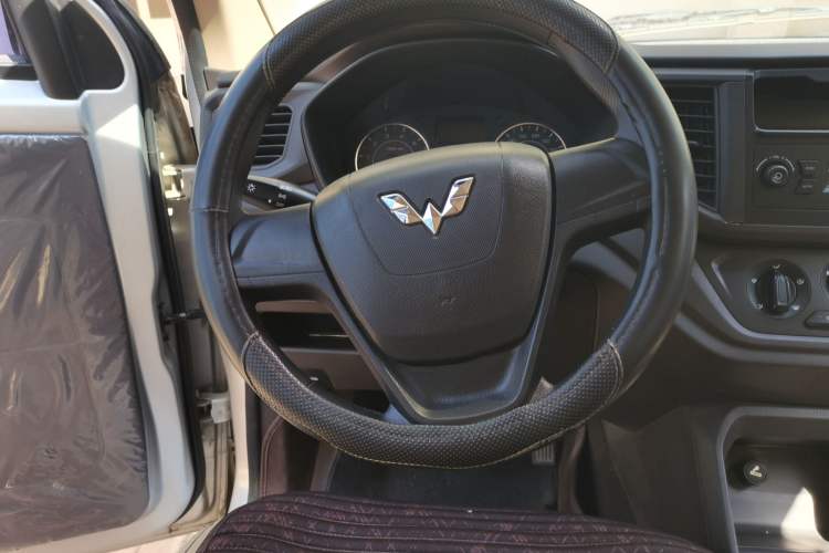 Used Wuling Hongguang V 2019 1.5L Jingqu Version China VI LAR
