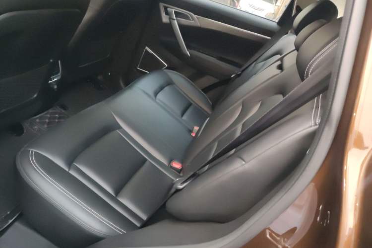 Used Geely Auto Emgrand X7 Sport 2016 1.8TD Automatic Smart Connectivity Version Left Rear Seat