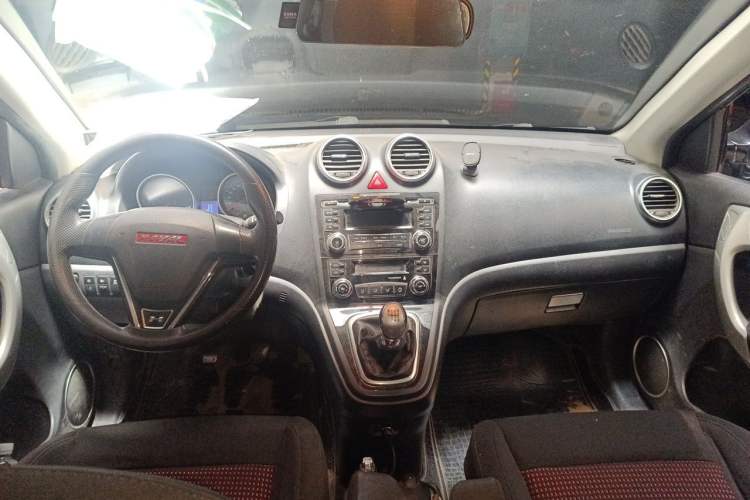 Used Haval H6 2014 Upgraded Model 2.0T Diesel Manual Two-Wheel Drive Urban Version

