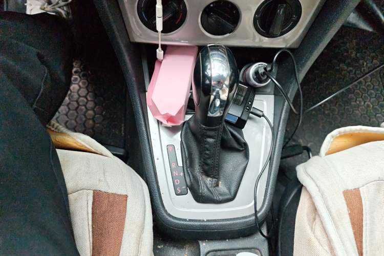 Used Volkswagen Gran Lavida 2013 1.6L Automatic Fashion Model Gear Lever