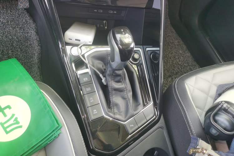 Used Volkswagen Tayron 2023 330TSI Two-Wheel-Drive Luxury Plus Advanced Version Gear Lever