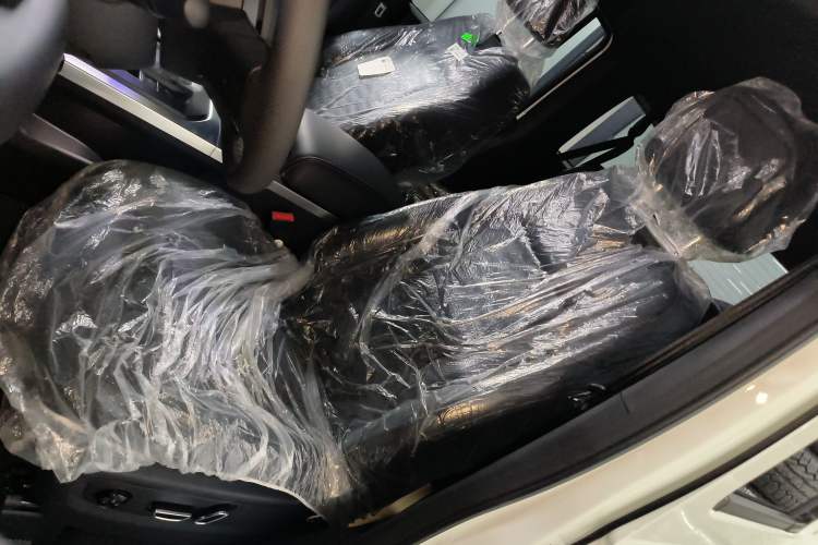 Used 212 T01 2024 2.0T Explorer