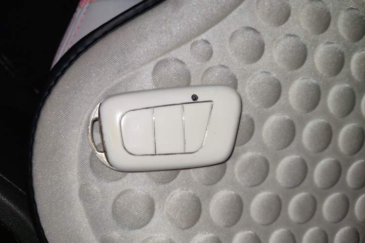 Used Chery Little Ant 2022 Restyled Version Sweet Pink Edition Half-Sugar Version 30.6 kWh 30 kW 301 km Vehicle Key