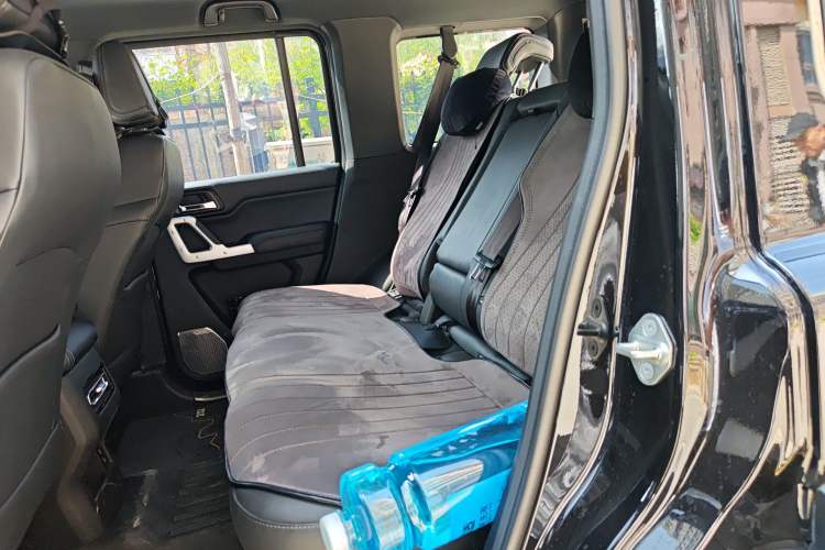 Used 212 T01 2024 2.0T Explorer Left Rear Seat