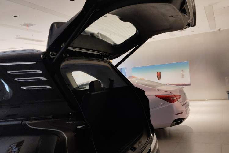 Used Hongqi HS7 PHEV 2024 2.0T PHEV Four-Wheel Drive Flagship Edition 6 Seats
