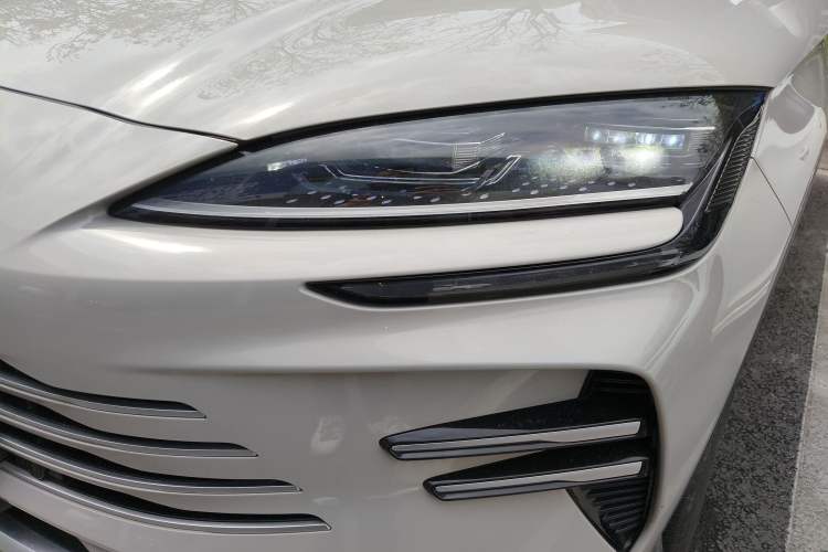 Used BYD Song PLUS New Energy 2025 DM-i 112KM Prestige Model Left Front Headlight