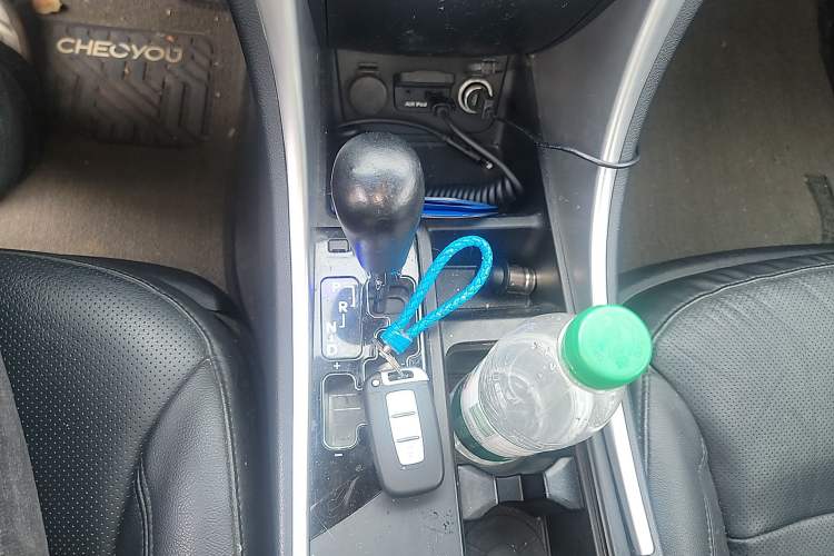 Used Hyundai Sonata 2015 Classic 2.0L Automatic Luxury Edition Gear Lever