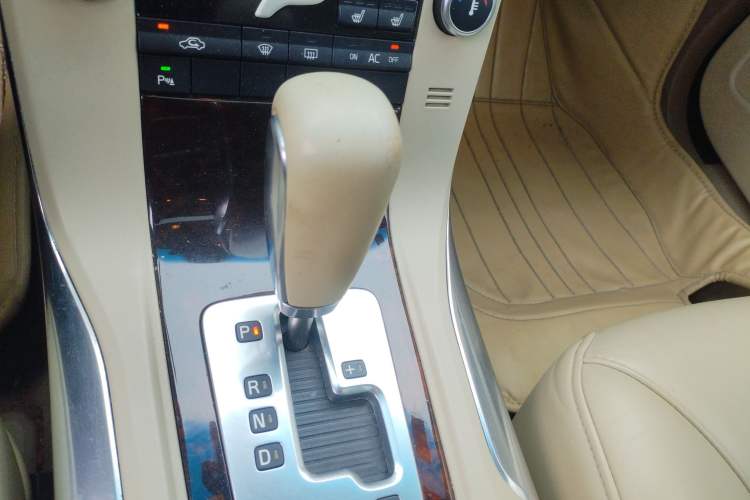 Used Volvo S80L 2009 2.5T ZhiZun Edition Gear Lever