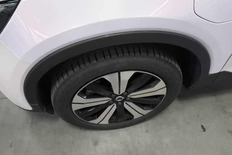 Used Volvo C40 2022 Long-Range PRO Version Left Front Wheel Hub