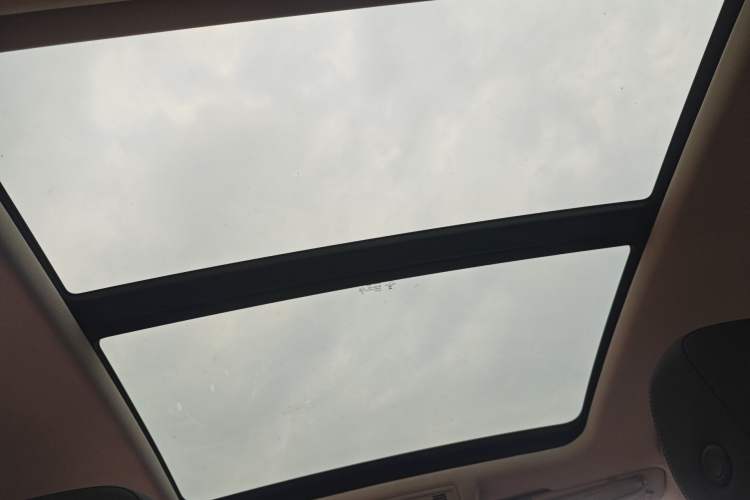 Used Volkswagen T-ROC 2021 280TSI DSG Two-Wheel Drive Comfort Connect Edition Headliner