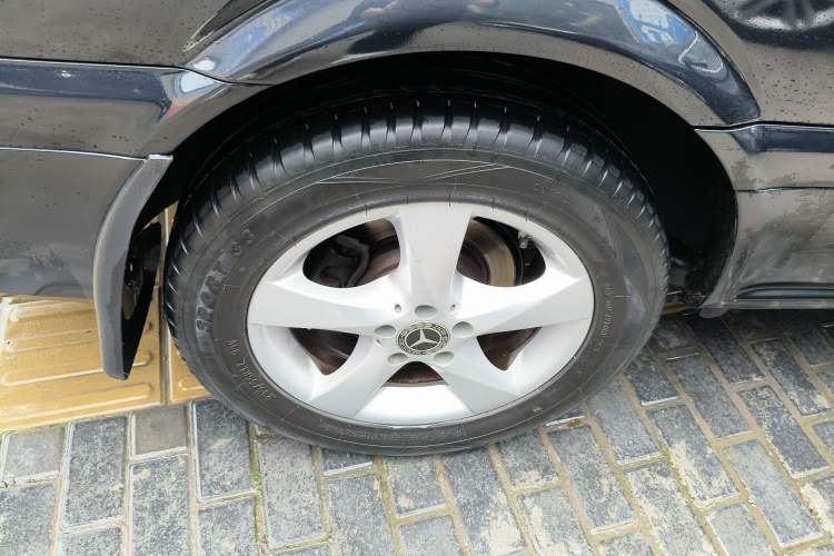 Used Mercedes-Benz Vito 2011 2.5L 7-seater executive version Right Rear Wheel Hub