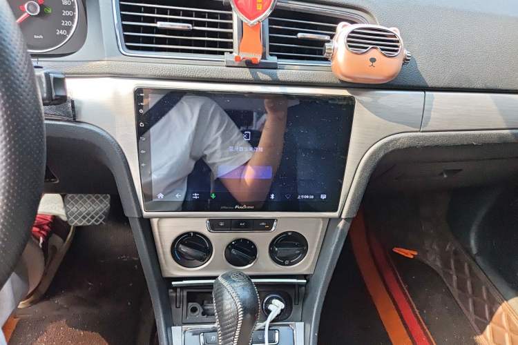 Used Volkswagen Lavida 2013 Revised Version 1.4 TSI DSG Comfort Edition Audio And AC Panel