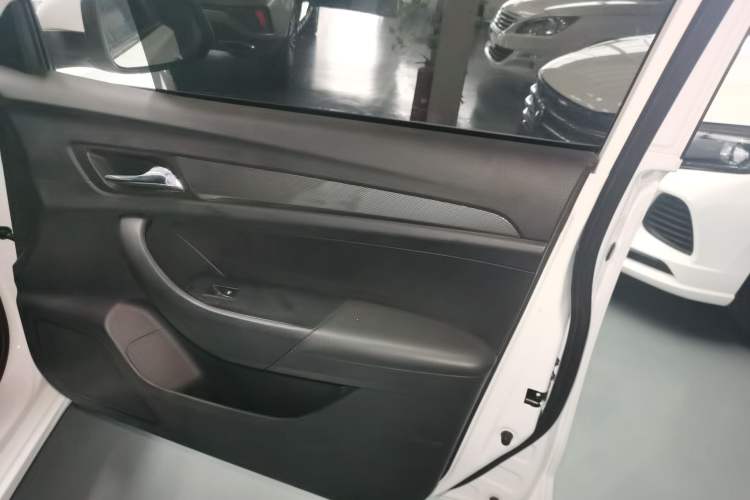 Used Roewe 360 2015 1.5L Automatic Luxury Edition