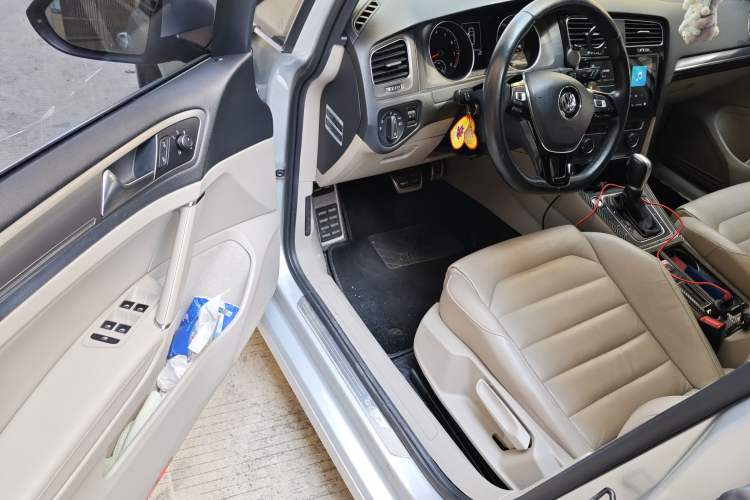 Used Volkswagen Golf 2014 1.4TSI Automatic Luxury Model
