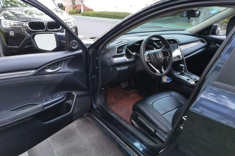 Used Honda Civic 2016 220TURBO CVT Luxury Edition Driver Seat