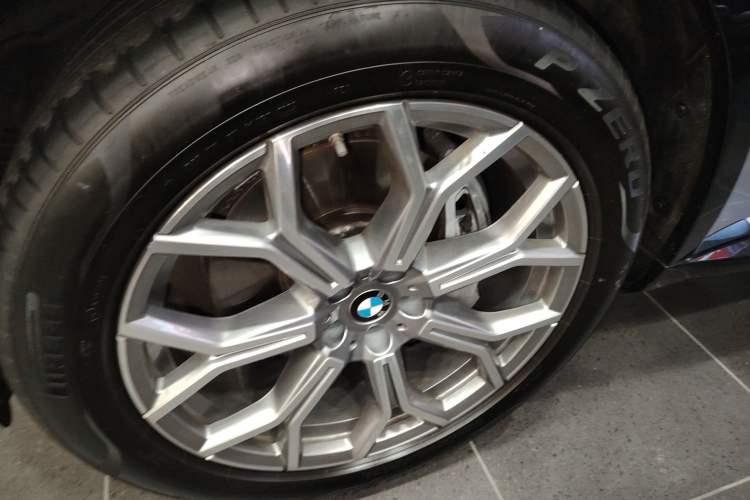 Used BMW X7 2023 xDrive40i Luxury Package with Leading Features Exterior 4