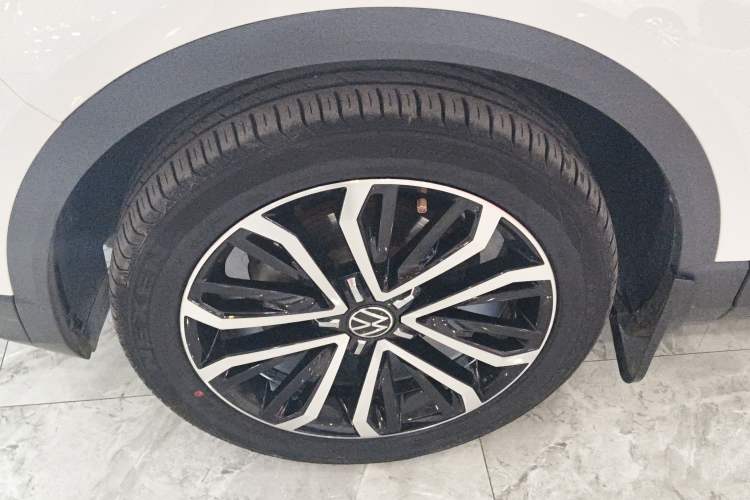 Used Volkswagen T-ROC 2022 280TSI DSG Two-Wheel Drive Comfort PLUS Left Front Wheel Hub