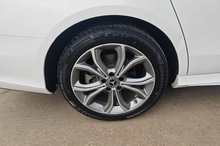 Used Mercedes-Benz E-Class 2020 E 300 L Sporty and Stylish Model Right Rear Wheel Hub