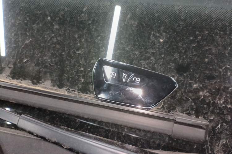 Used Volkswagen Golf 2025 300TSI R-Line
