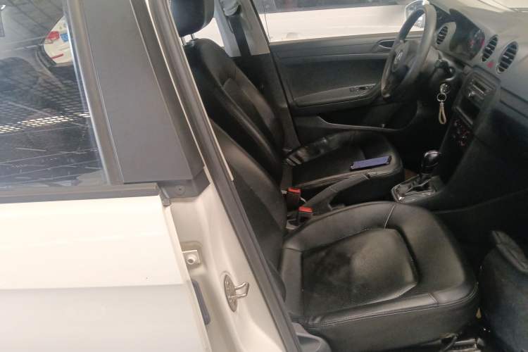 Used Volkswagen Jetta 2015 1.6L Automatic Fashion Model Right Front Seat