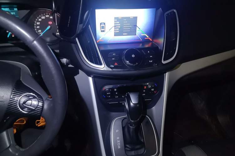 Used Ford Kuga 2015 1.5L GTDi Two-Wheel Drive Fashion Edition Audio And AC Panel