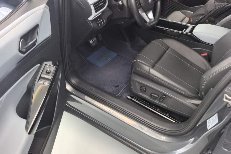 Used Volkswagen ID.4 X 2022 Pure Long-Range Version Driver Seat