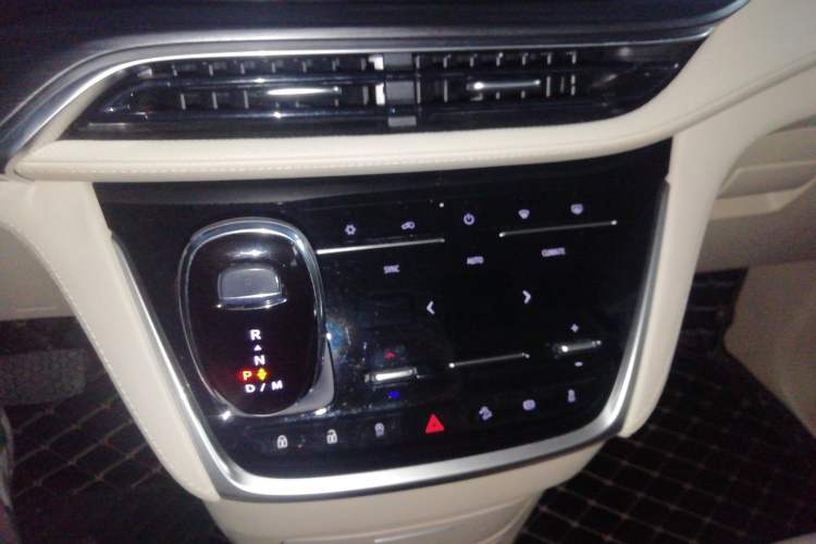 Used Buick GL8 2022 ES Landtrek 653T Luxury Edition
