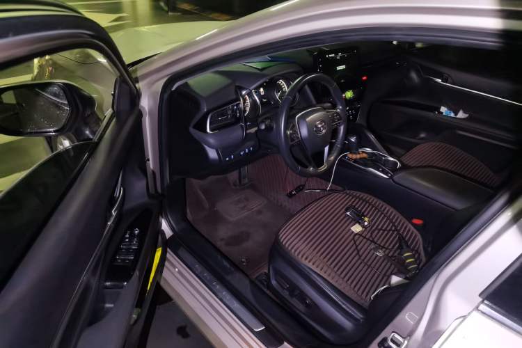 Used Toyota Camry 2021 2.0G Luxury Edition
