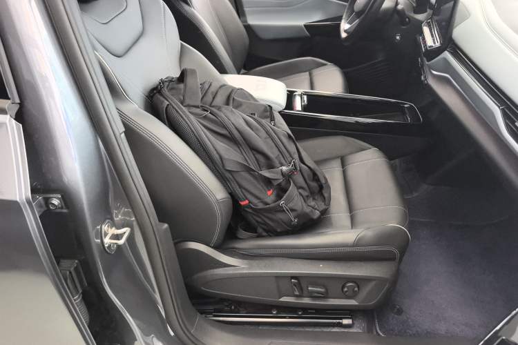 Used Volkswagen ID.4 X 2022 Pure Long-Range Version Right Front Seat