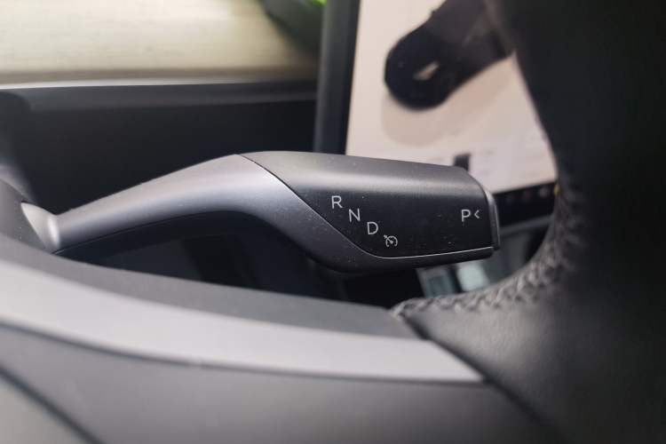Used Tesla Model Y 2023 Long-Range All-Wheel-Drive Version Gear Lever