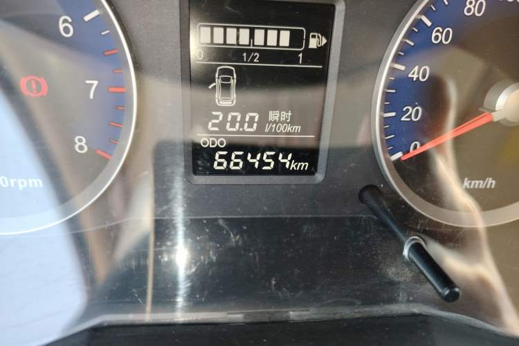 Used Venucia R50 2015 1.6L Manual Fashion Edition
